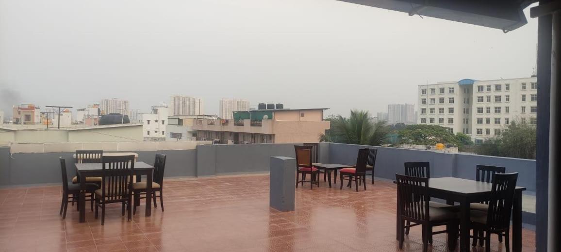 Abuzz Oxfordcaps Bannerghatta Bangalore Dış mekan fotoğraf